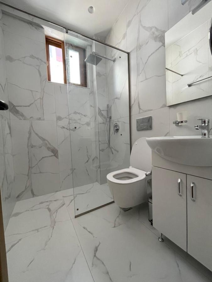 Sun And Sea Apartment Saranda Buitenkant foto
