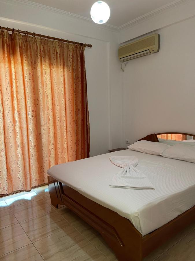 Sun And Sea Apartment Saranda Buitenkant foto