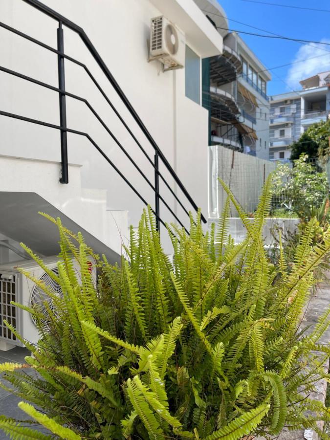 Sun And Sea Apartment Saranda Buitenkant foto